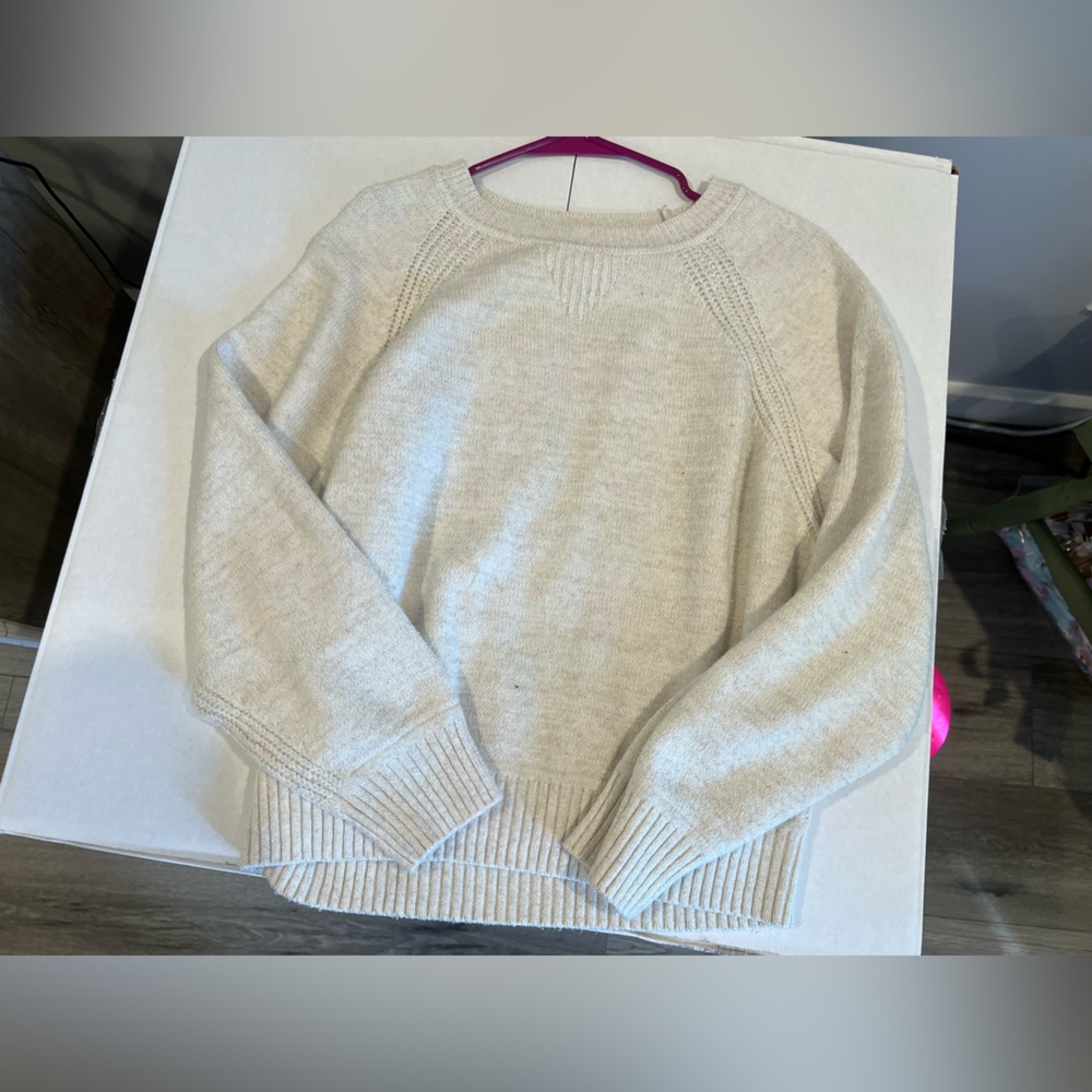 Women’s Universal Thread Beige Pullover Slightly Oversized Sweater Size Medium
